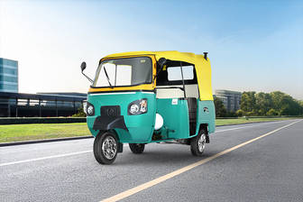 Mahindra ALFA DX DUO vs Piaggio Ape Auto DX Comparison - Price & Specs