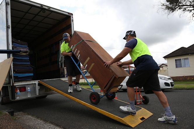 Unloading Injury Common Injuries and Health Issues Faced by Truck Drivers | Trucks ...