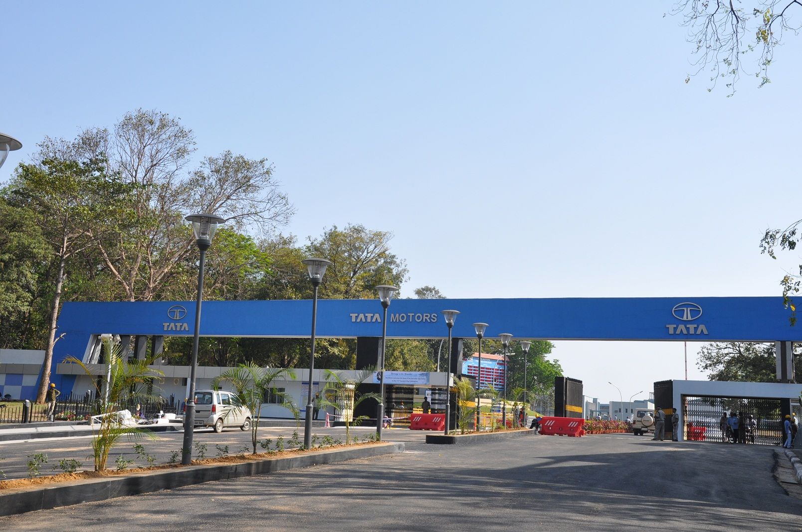 Tata Support Tata Motors support truck drivers and fleet operators to overcome COVID ...